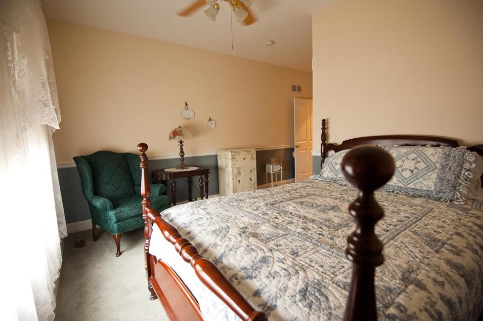 Victorian Veranda Country Inn Lawrence Habitación foto