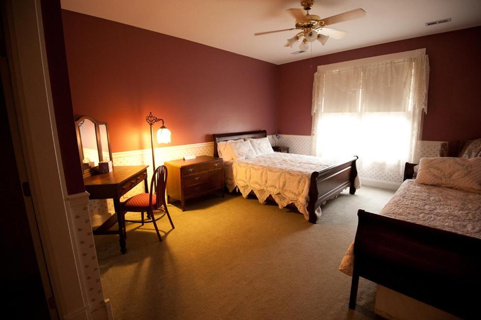 Victorian Veranda Country Inn Lawrence Habitación foto