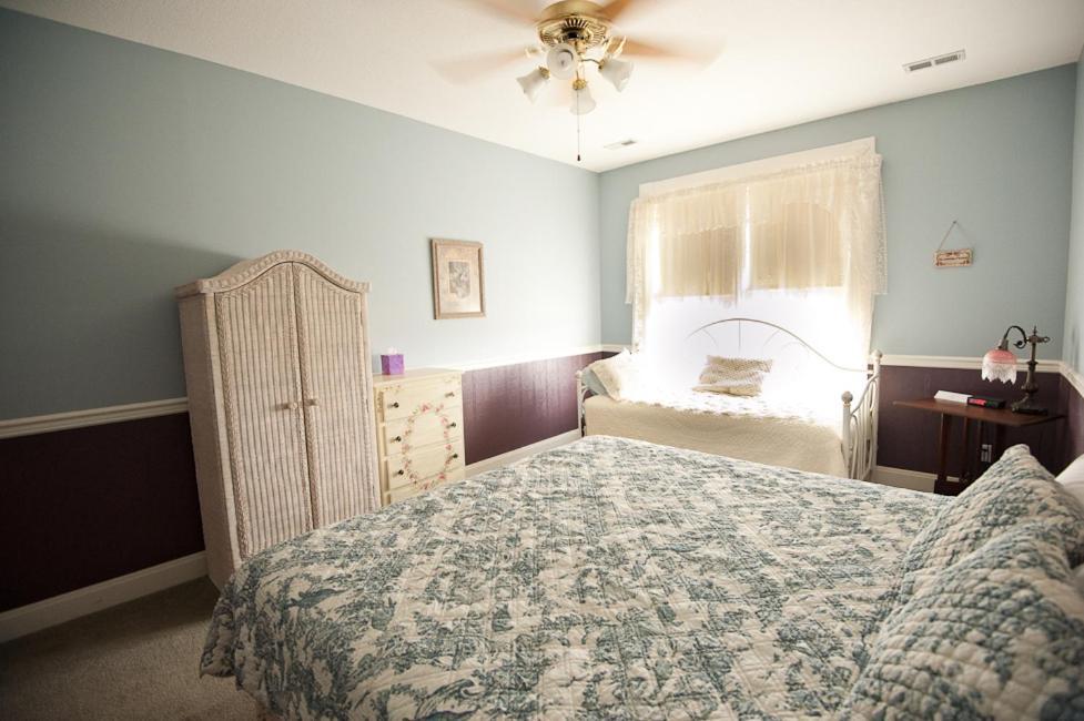 Victorian Veranda Country Inn Lawrence Habitación foto